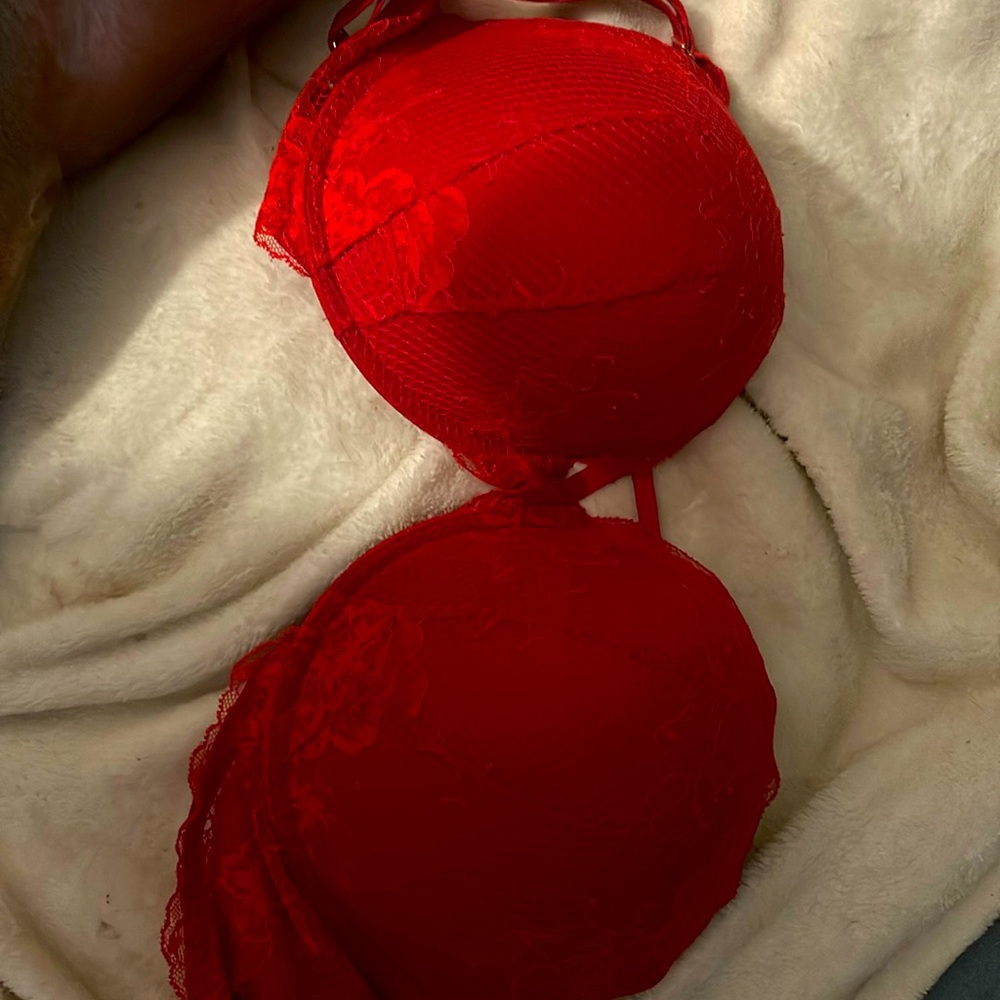 victoria's Secret push-up bra 38DD like new never wore to small